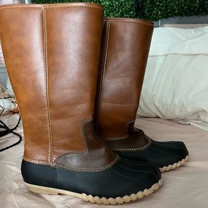 Zip up duck boots